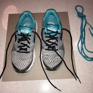 Womens Brooks Launch 3 Running Shoes. Size 7.5